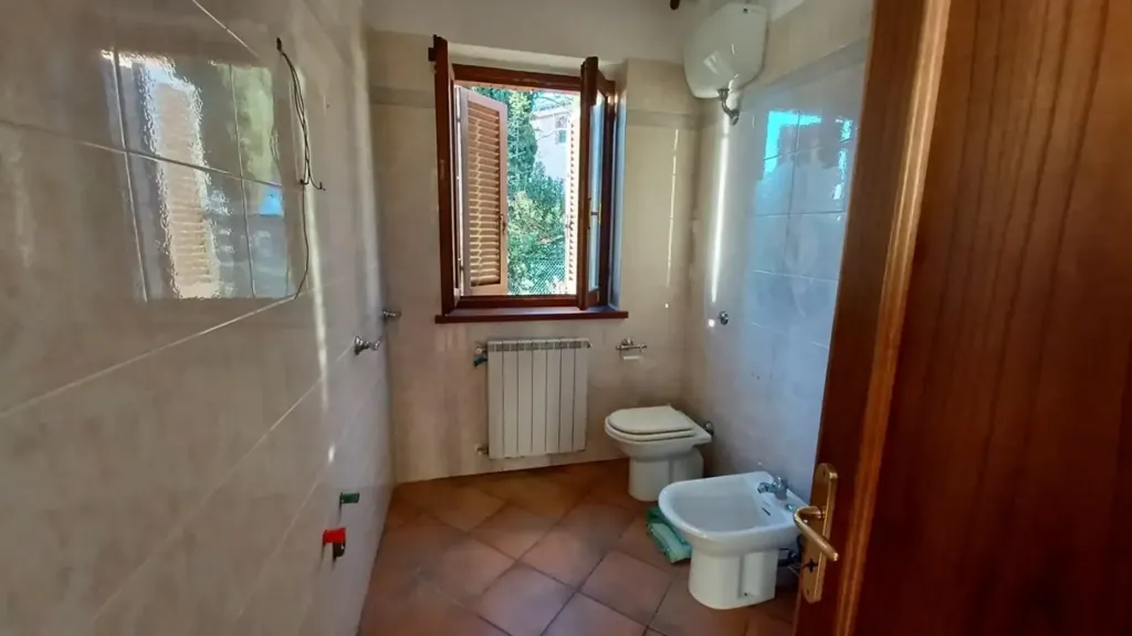 Salles de bain - Bifurcated Villa with Panoramic View in Casole d'Elsa