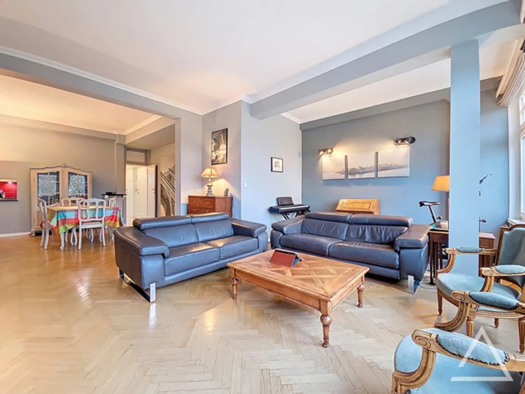 Soggiorno - 3-Bedroom Apartment with Terrace in Urban Setting