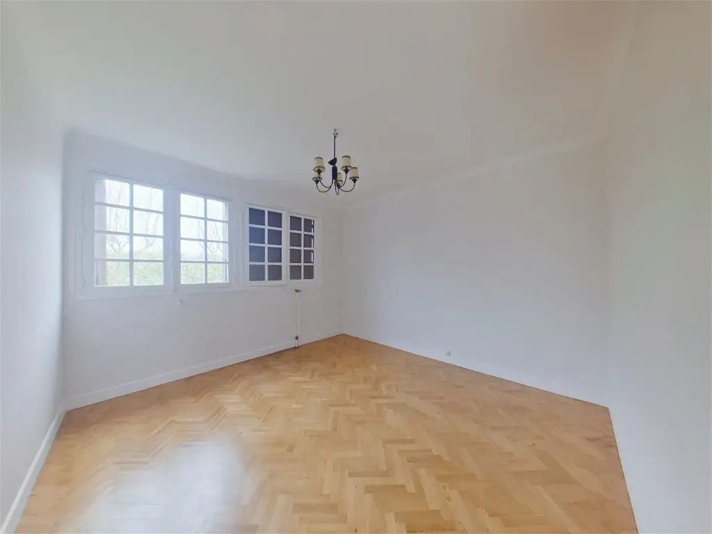 Pièces - Maison des Années 60 avec Vue Panoramique à Montmorillon