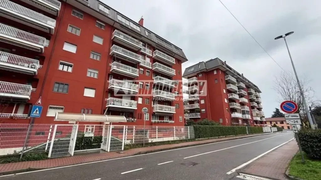 Välivaade - Fully Reworked Triplex with West View in Assago