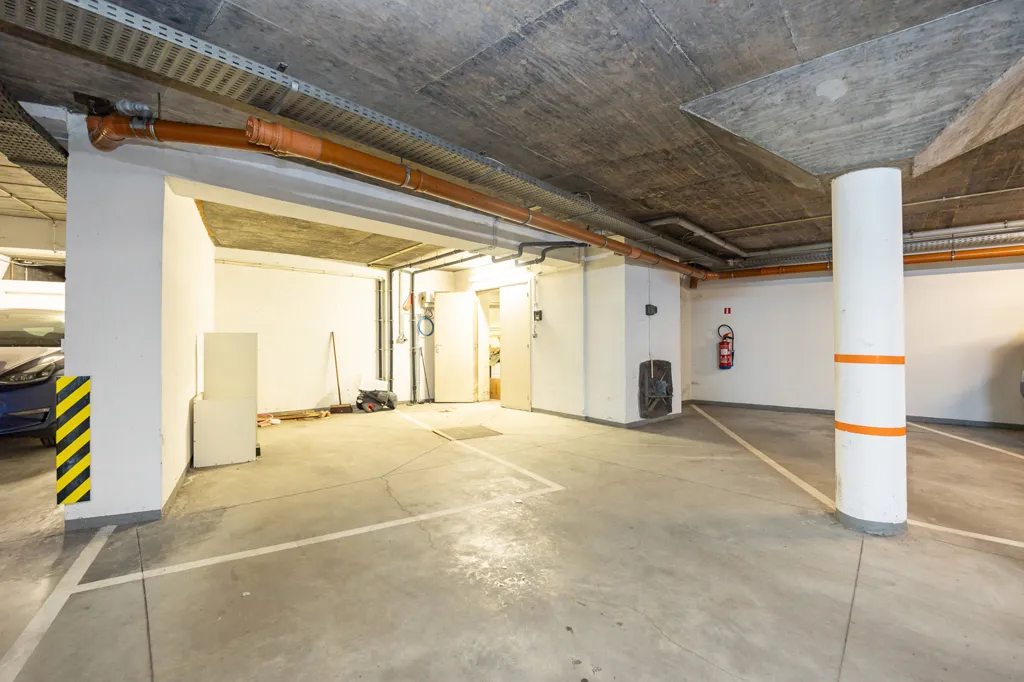Garaaž - Commercial Space in Central Antwerp