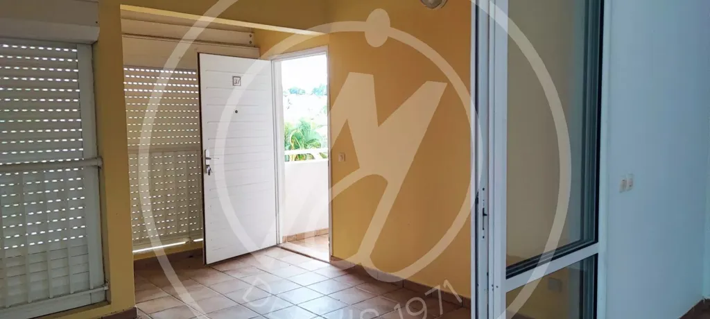 Ingresso - T3 Flat with Enclosed Terrace in Petit Bourg