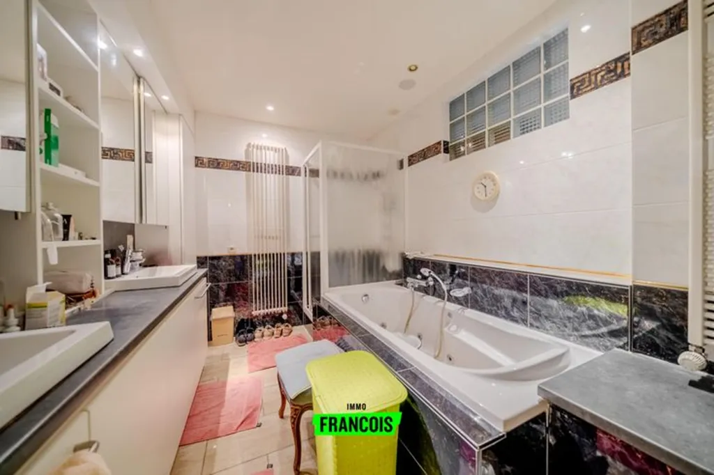 Salles de bain - Appartement avec Terrasse Spacieuse à Boezinge