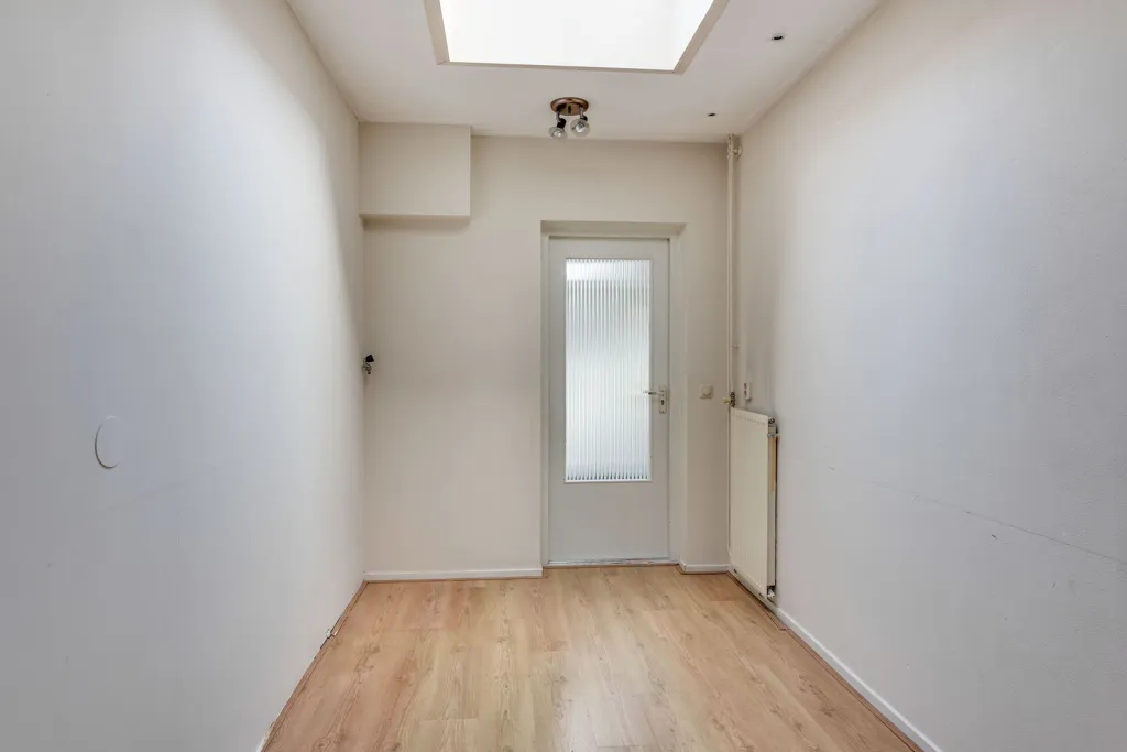Esik - Spacious Renovated Semi-Detached House in Heiloo
