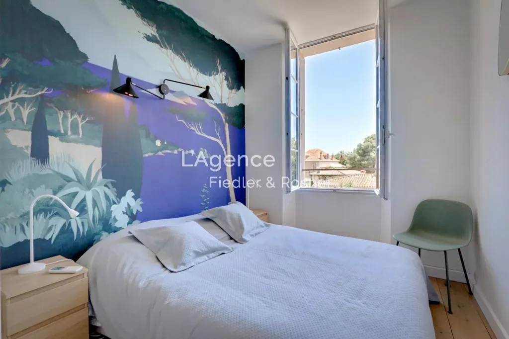 Chambres - Appartement Luxe avec Vue sur Place des Lices à Saint-Tropez