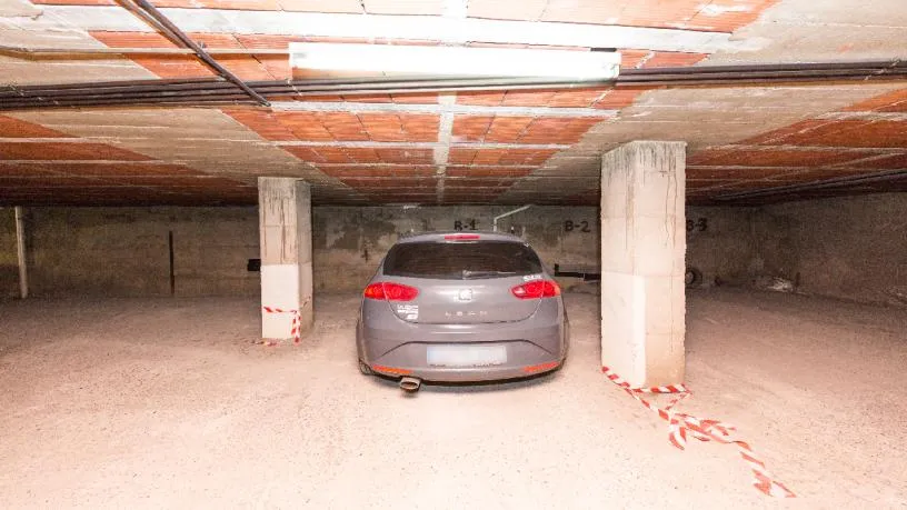 Garage - Parking Space in Central Manlleu