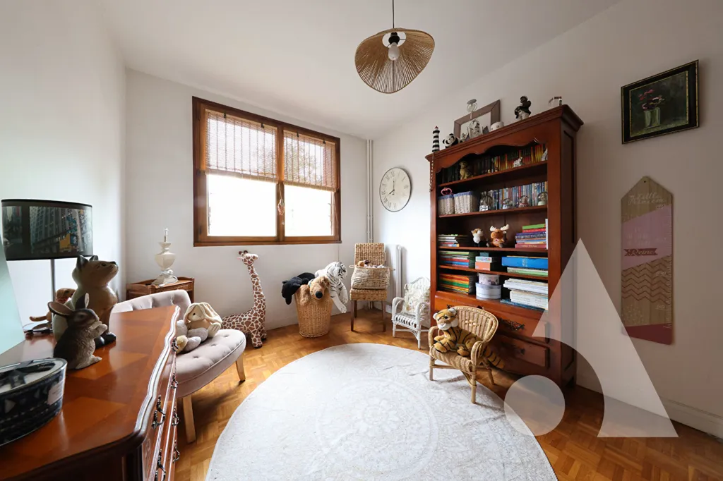 Bedrooms - Spacious Flat with Balcony in Evry Village