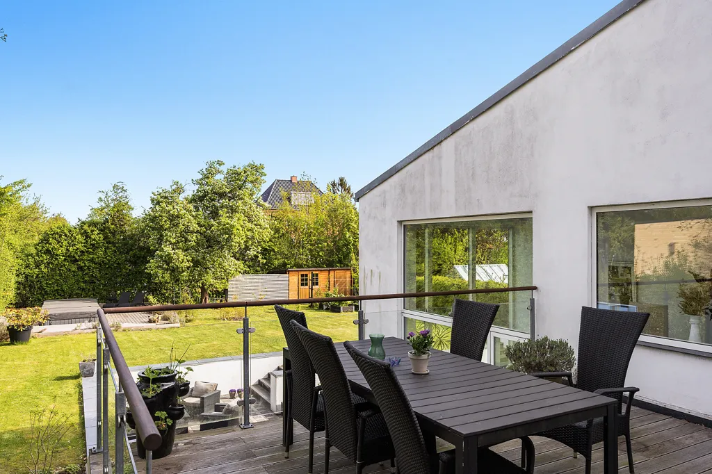 Terrace - 1952 Villa with Garden in Gentofte