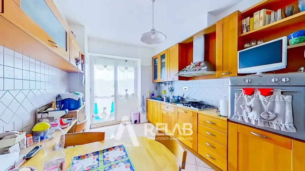 Köök - Bright Apartment with Balconies in Spinaceto, Rome