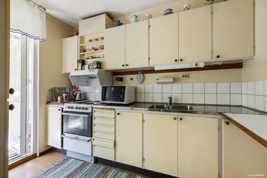 Köök - Corner Apartment with Sunny Balcony at Karlaplan