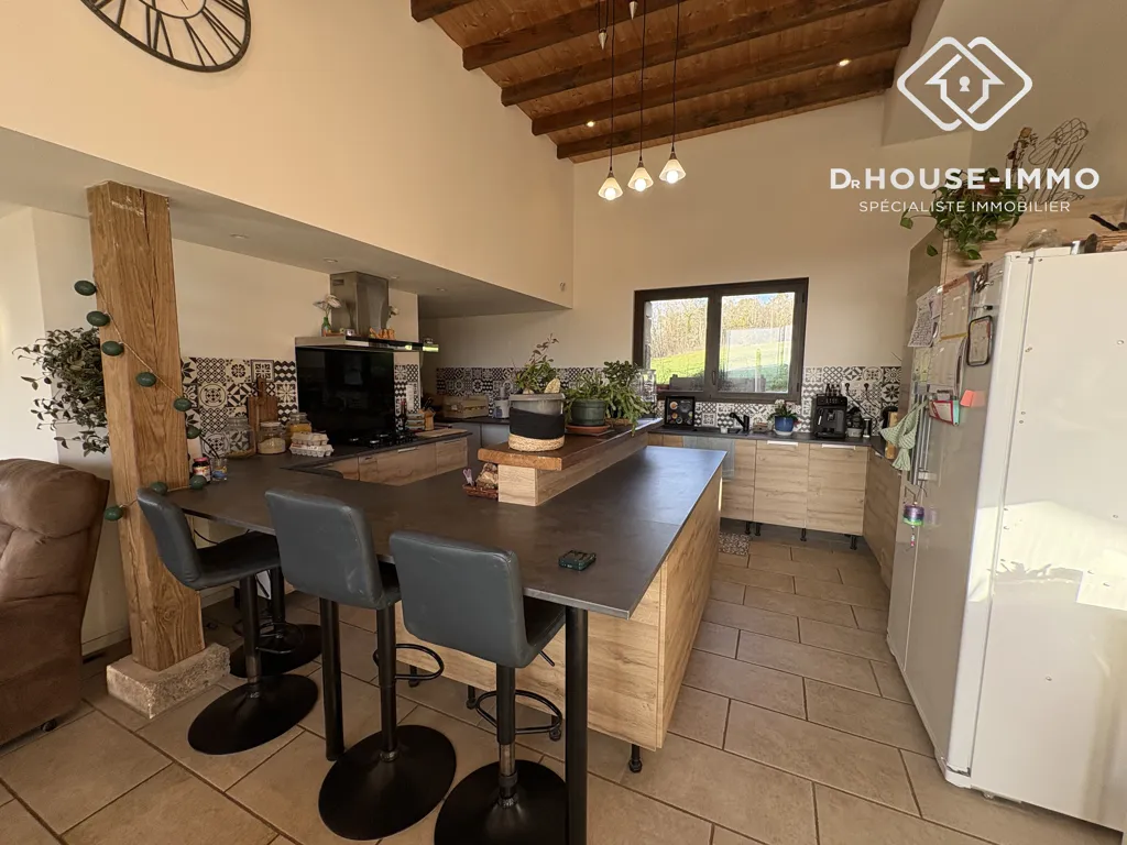 Cuisine - Maison en Pierres Rénovée avec Vue Dégagée à Villars