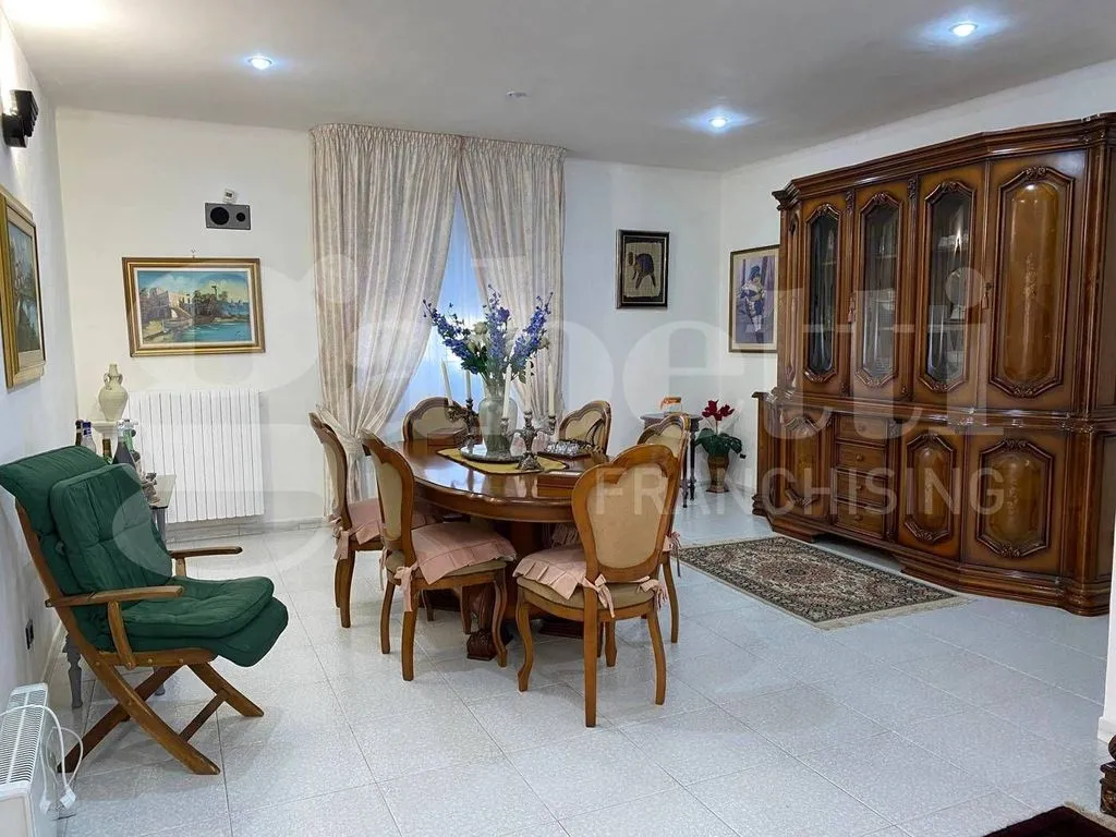 Dining Room - Versatile Villa with Garden in Trani