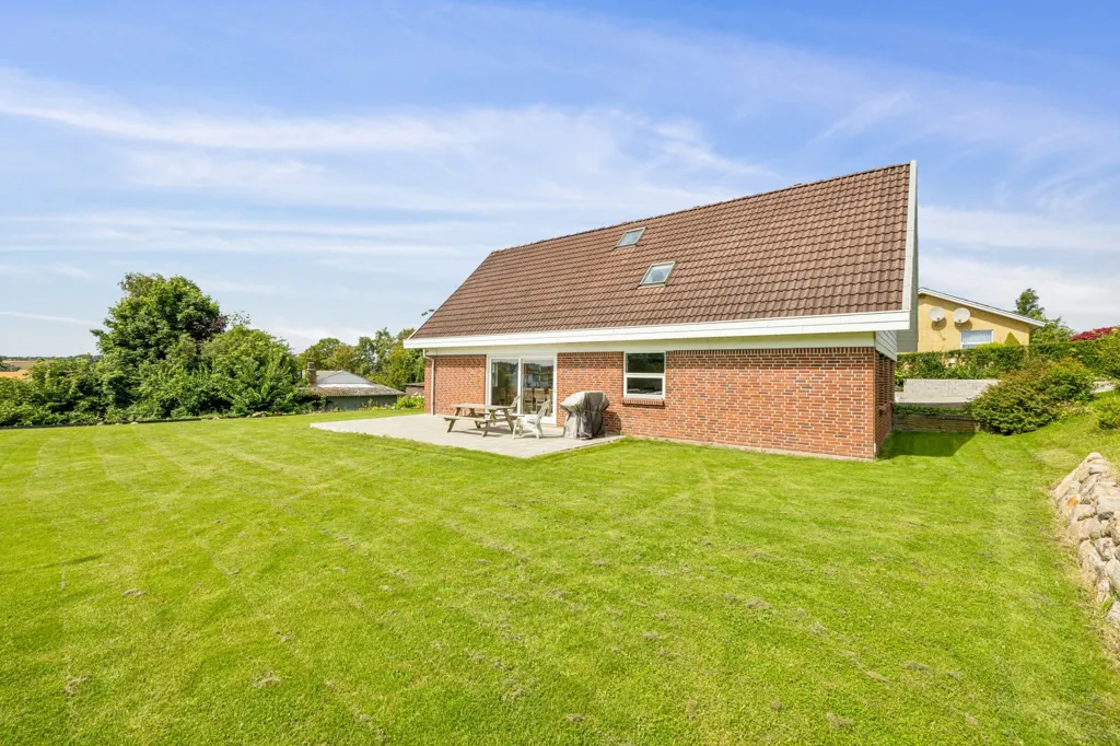 Jardin - Detached Villa with Large Garden in Tjele