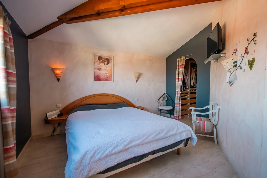 Magamistoad - House with Pool and Panoramic View in Le Crest