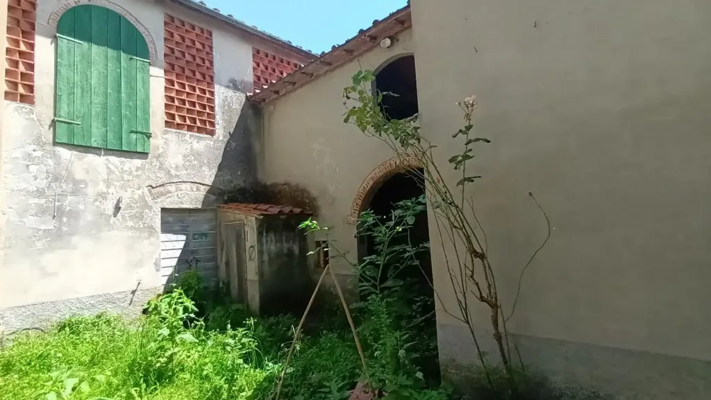 Jardin - Cascina for Renovation with Garden near Lucca