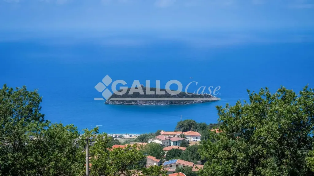 Villa with Sea View in Diamante