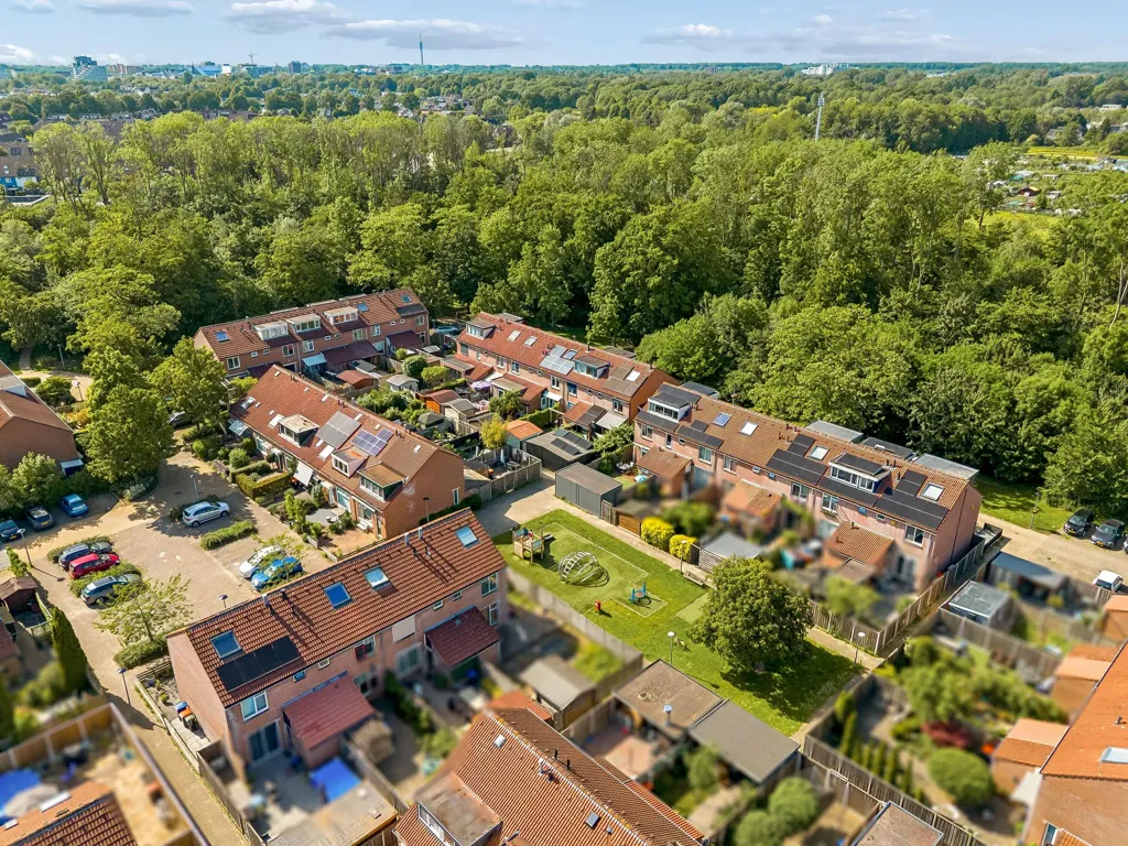 Vue aérienne - Corner House with Garden at Forest Edge in Lelystad