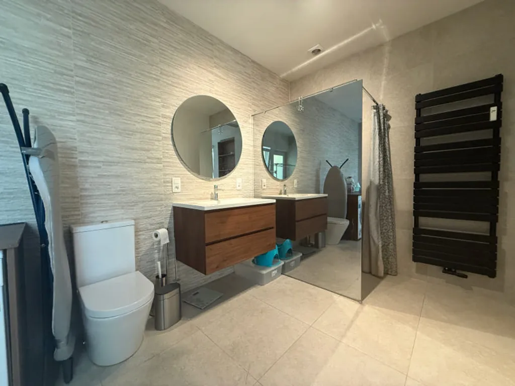 Salles de bain - Appartement avec Terrasse sur Avenue Louise, Ixelles