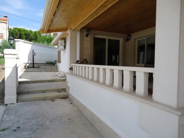 Terrasse - House on Island in Split-Dalmatia County