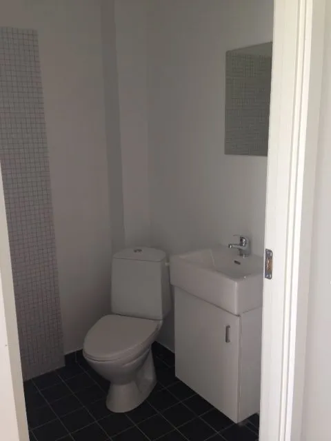 Salles de bain - One-Bedroom Flat in Central Location