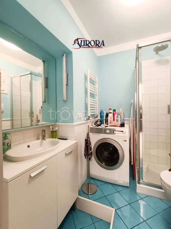 Salles de bain - Historic Apartment with Terracina View