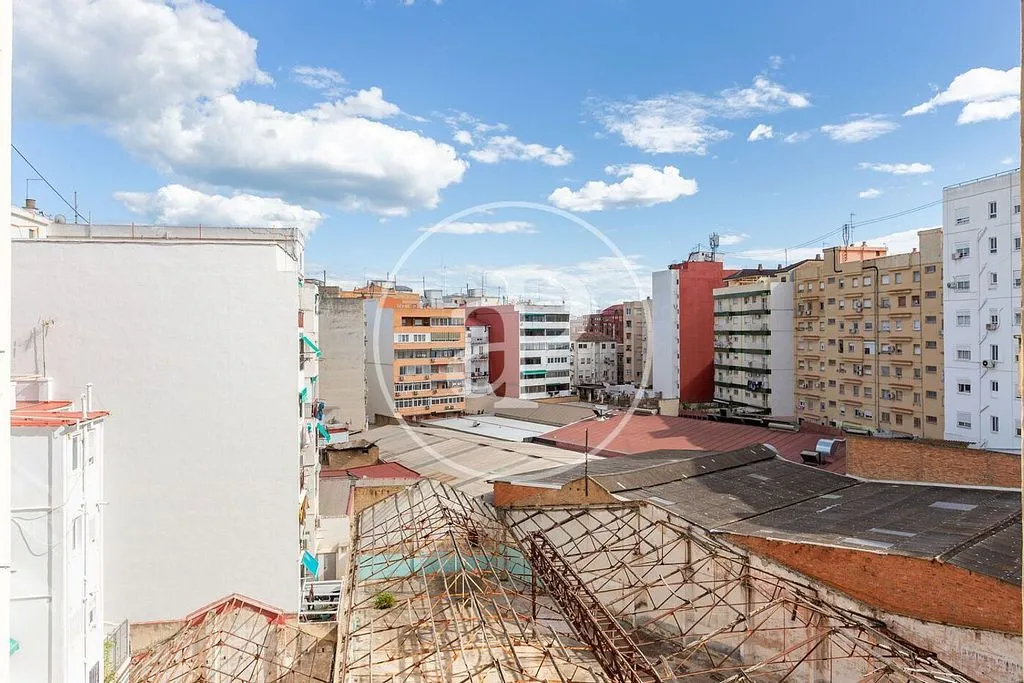 Balcone - Renovated Apartment with High Ceilings in Arrancapins