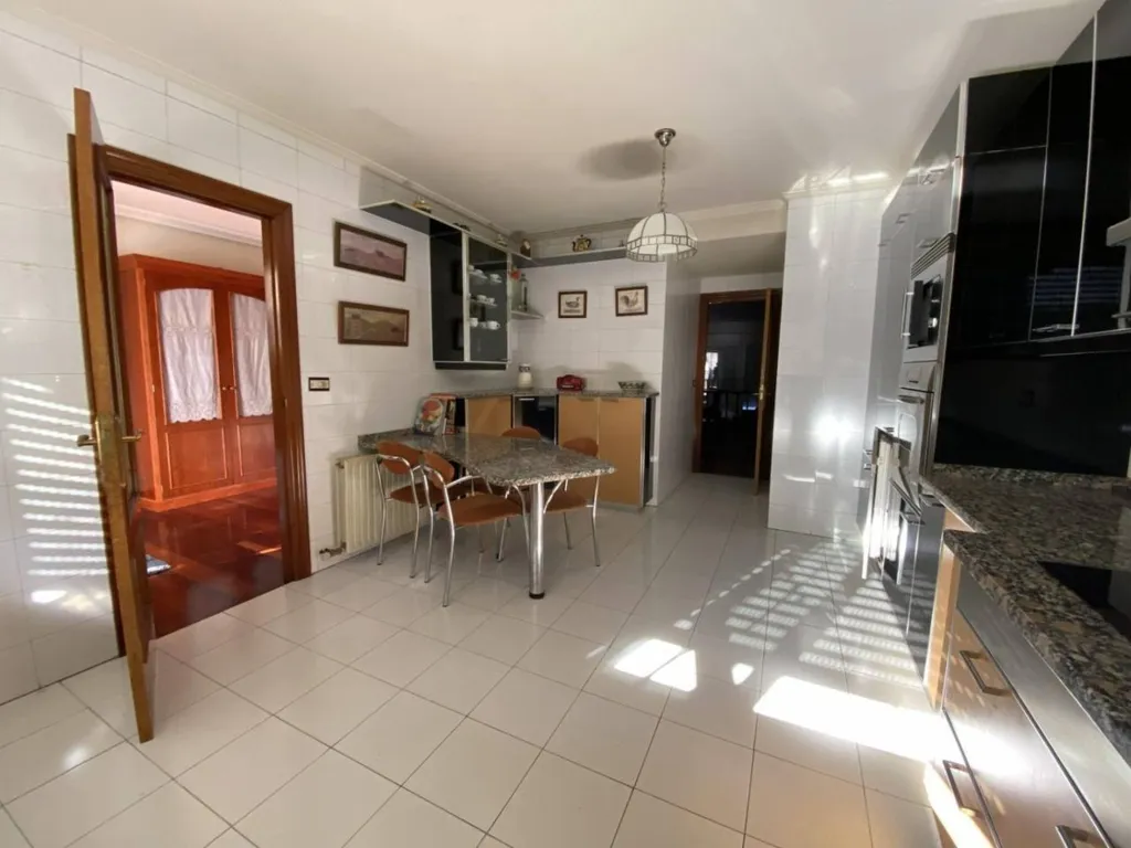Köök - Semi-detached House with Pool in Loiu