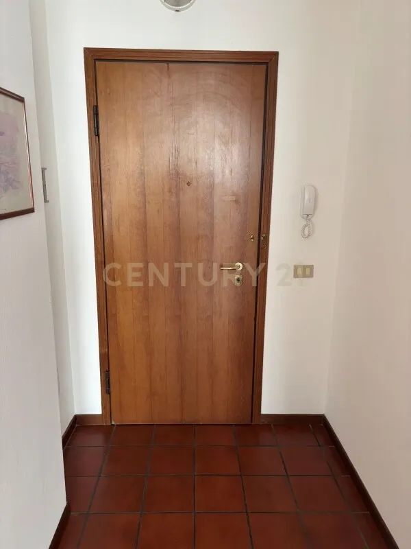 Esik - Modern 2-Bedroom Apartment in Verona
