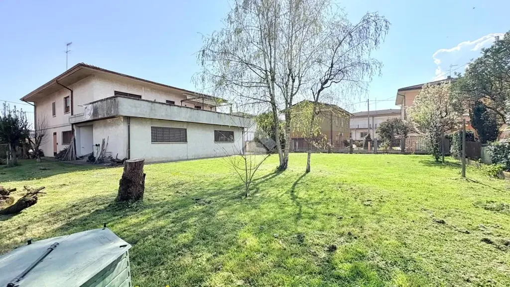 Jardin - Prestigious Villa with Garden in Creazzo