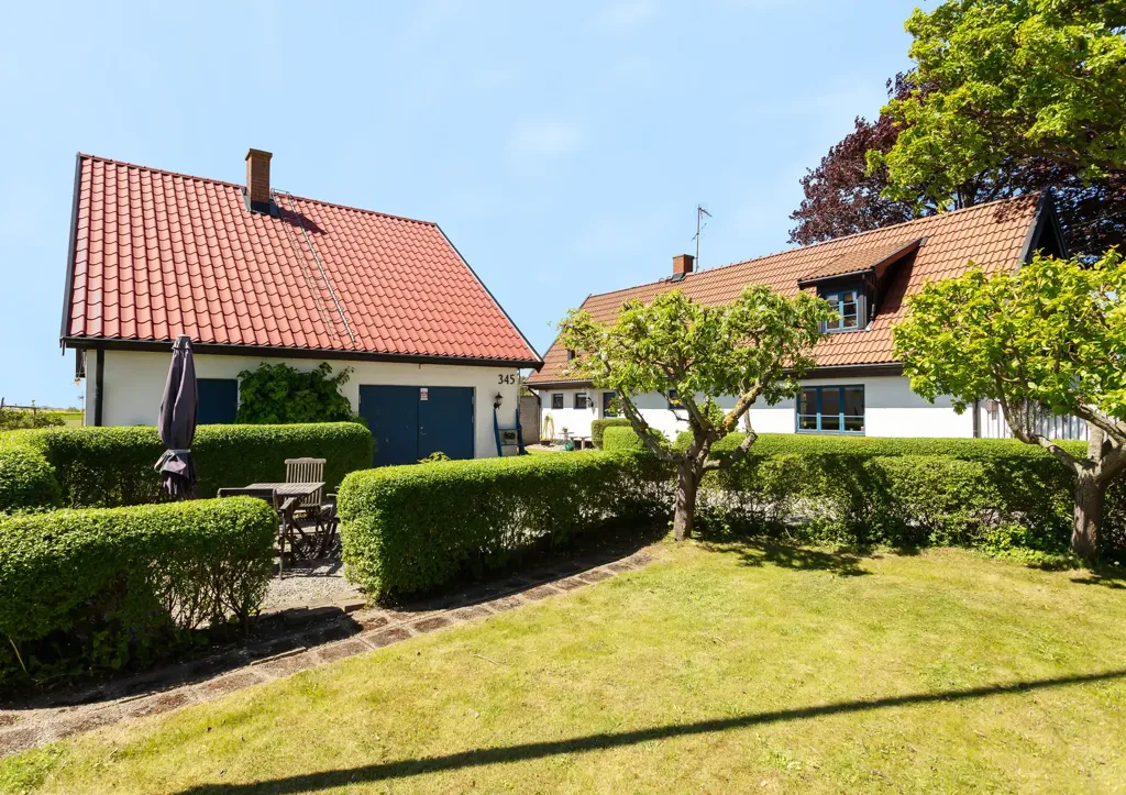 Jardin - Charming Longhouse with Garden in Scania