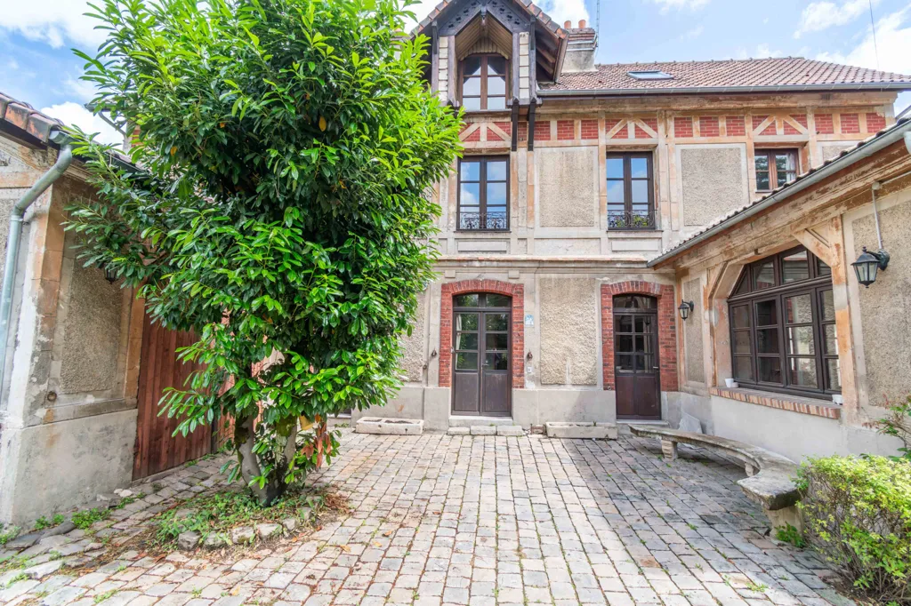 Jardin - Maison Ancienne avec Jardin au Centre Ville de Montmorency