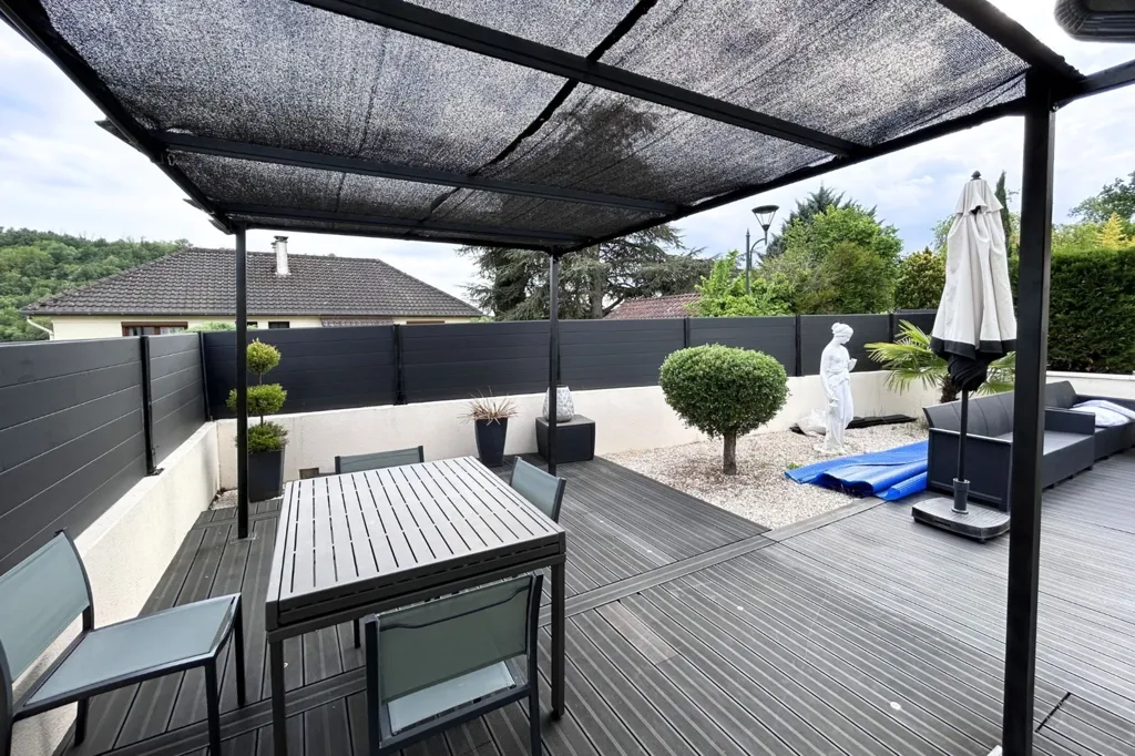 Terrazza - Contemporary House with Pool in Gleize