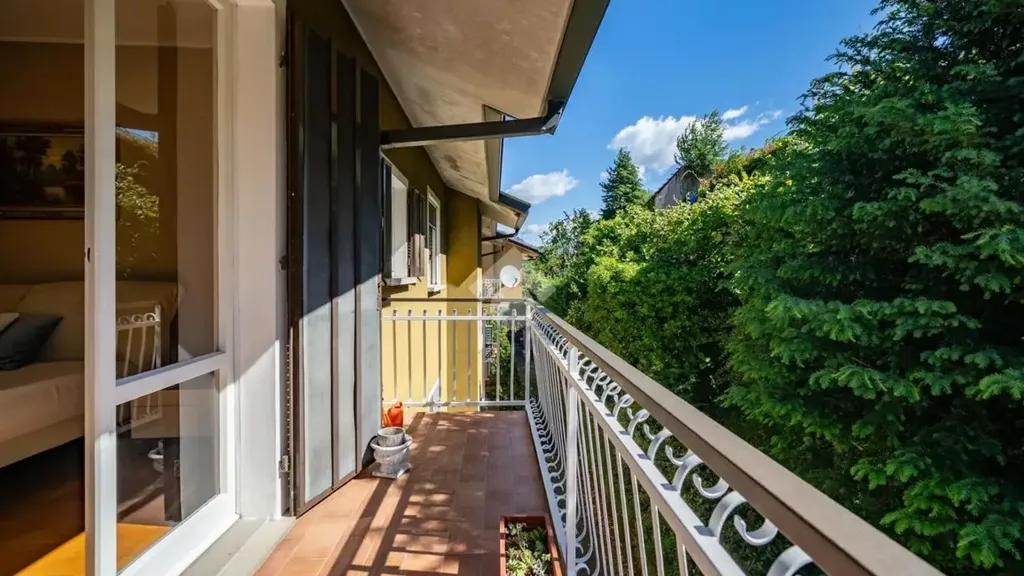 Balcon - Apartment with Panoramic View in Castello Di Brianza