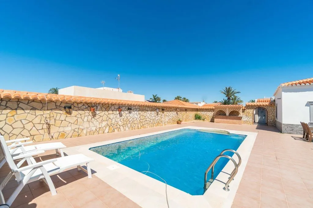 Pool - Luxury Villa with Pool in Torrevieja