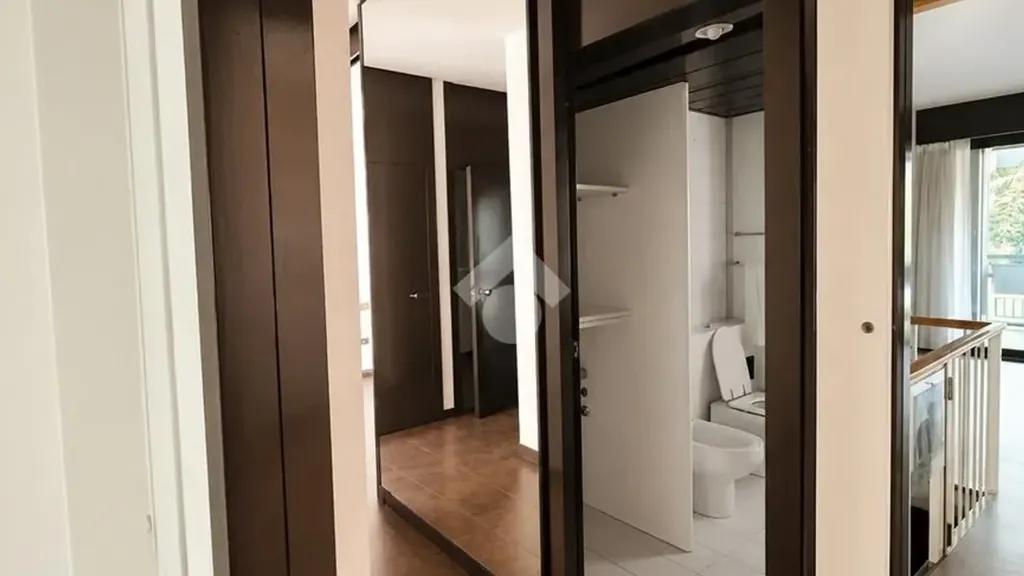 Entrée - Apartment with Three Entrances in Basiglio