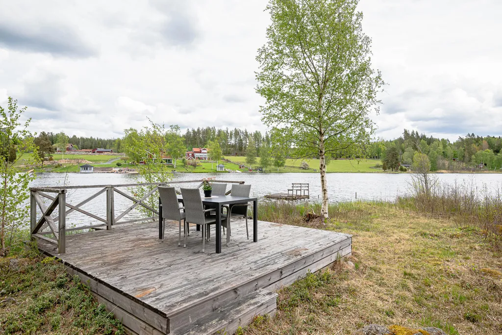 Terrasse - Holiday Home with Lakeside Plot in Övre Malmen