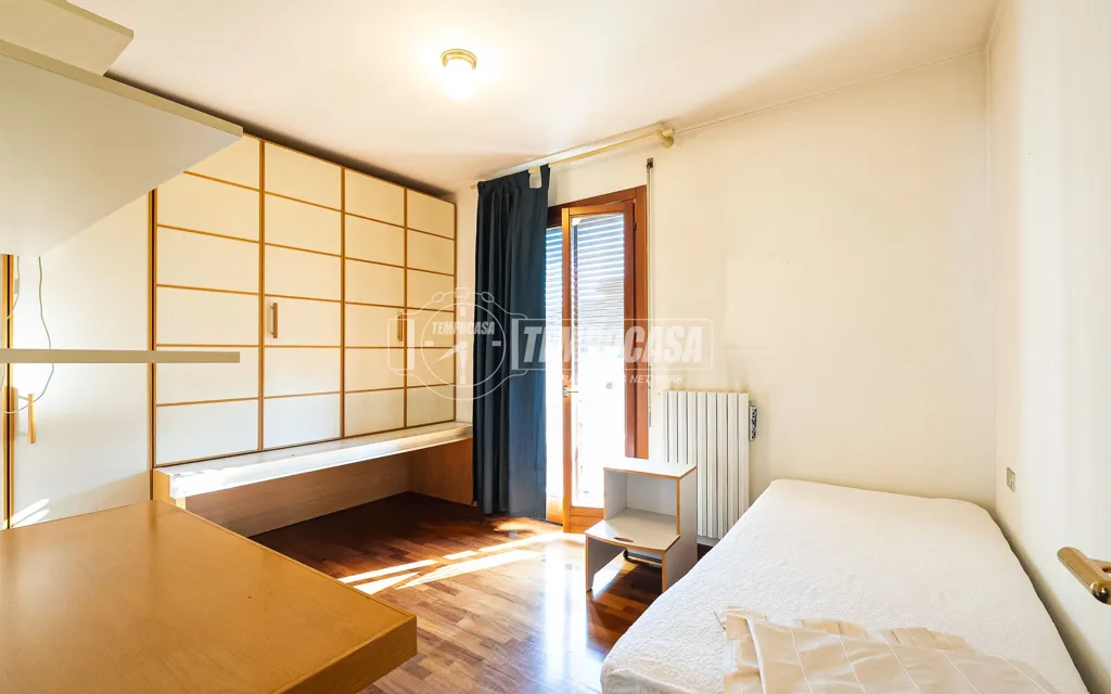 Chambres - Mansard Apartment with Balcony in Mariano Comense