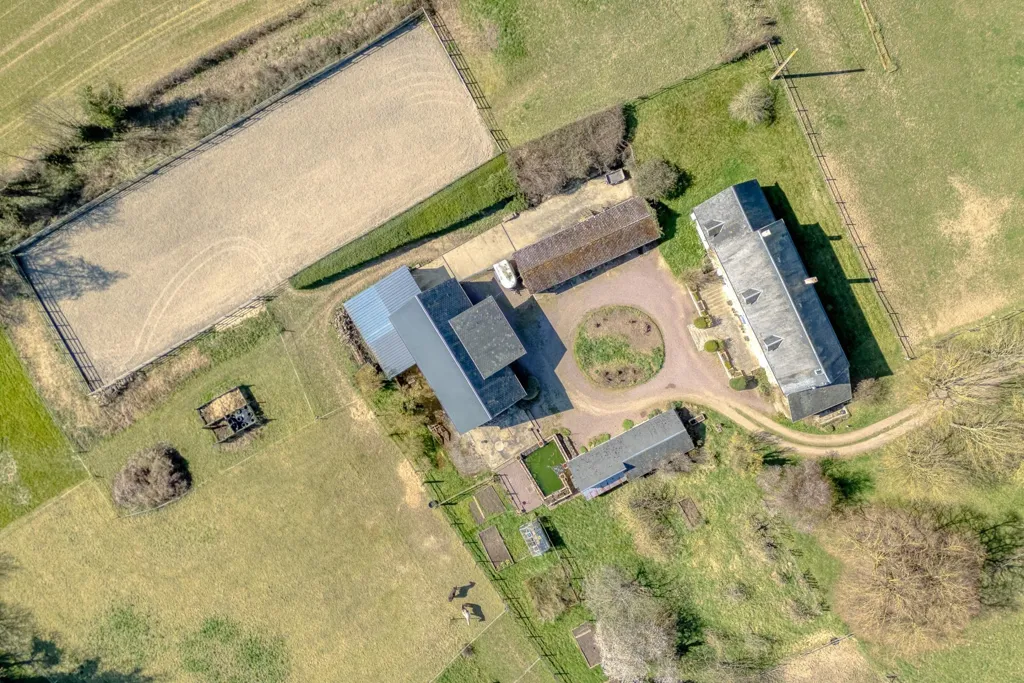 Õhuvaade - Stone House with Pool in Normandy Countryside