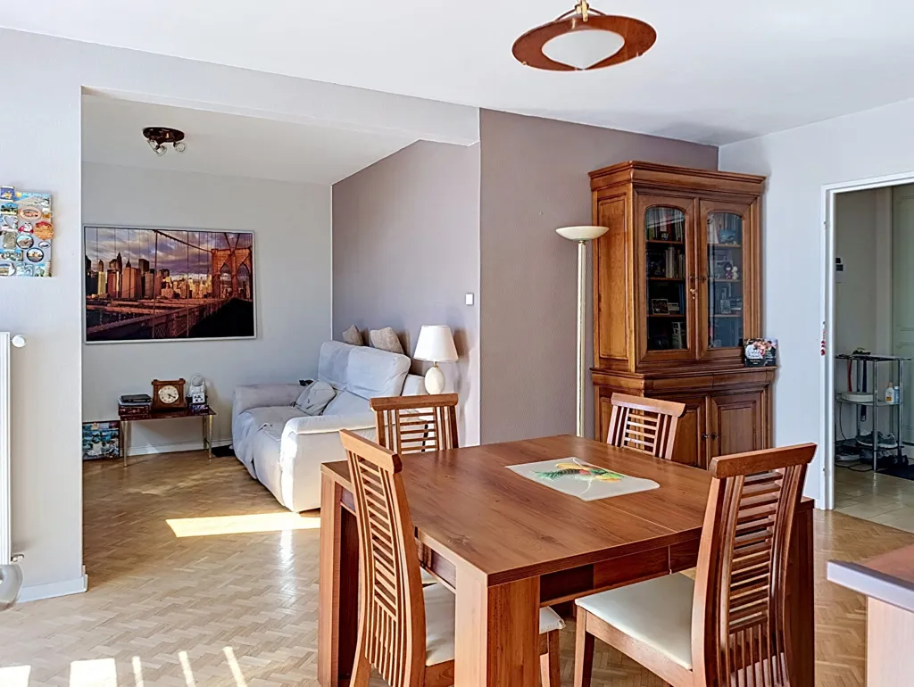 Salle à manger - Appartement 5 pièces avec vue parc à Saint-Étienne