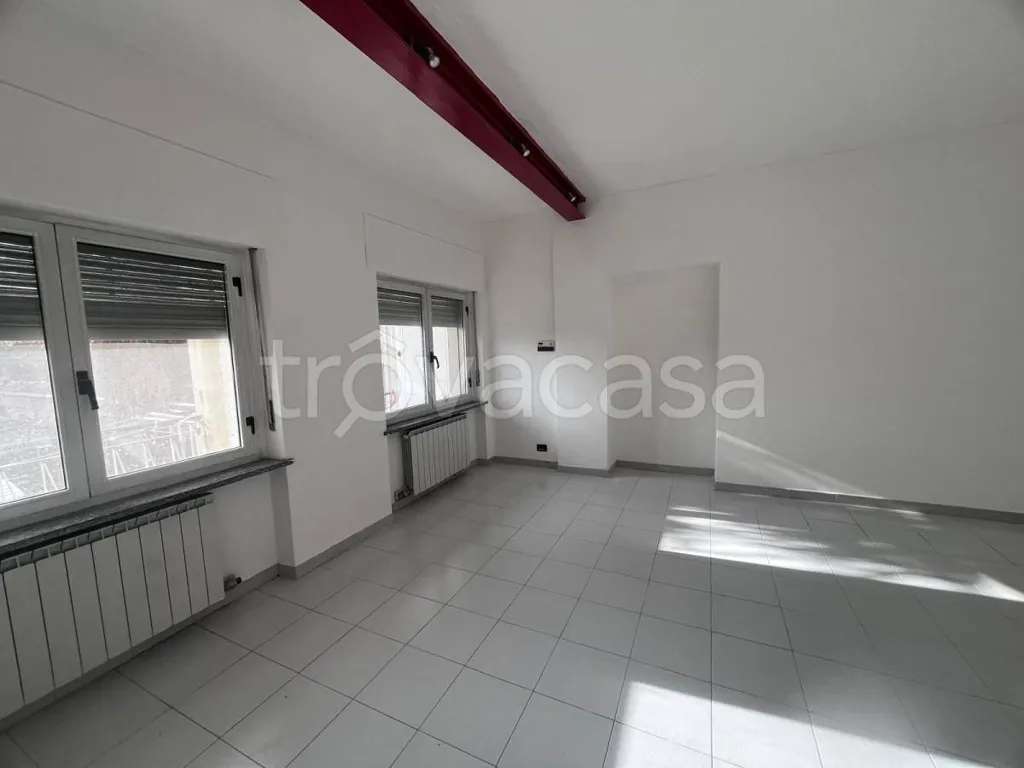 Toad - Two-Level Apartment with Balcony in Ivrea