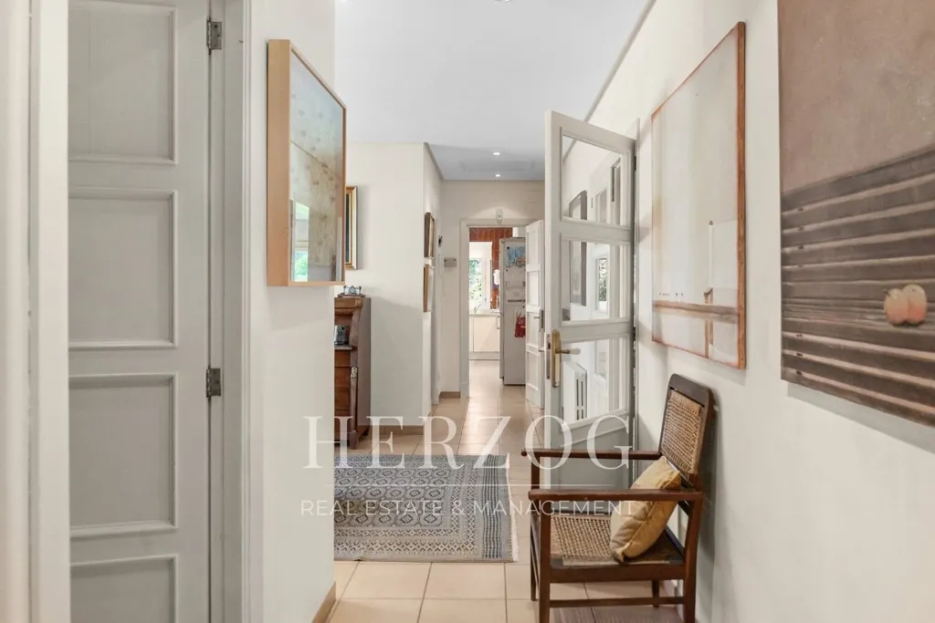 hallway_entrance