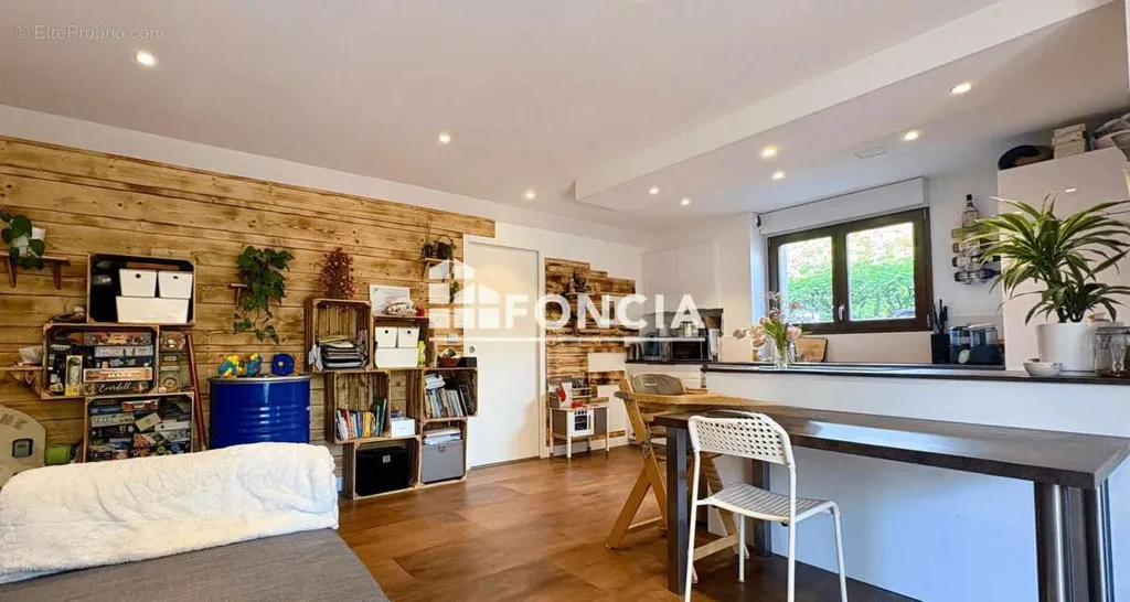 Séjour - Appartement Rénové avec Terrasse à Meylan