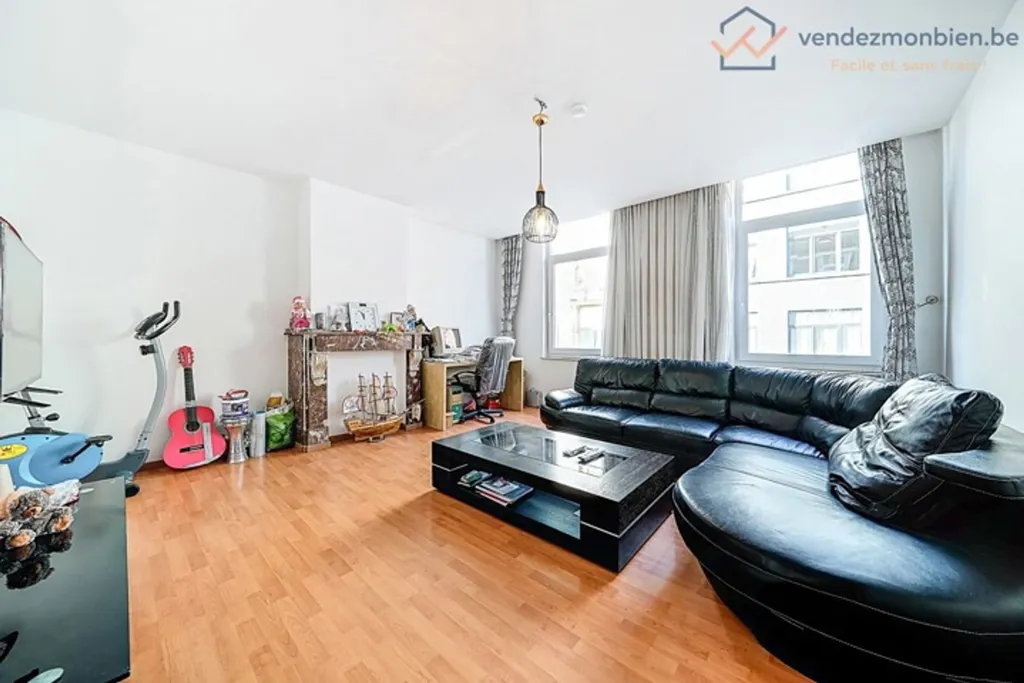 Elutuba - 3-Bedroom Apartment in Anderlecht