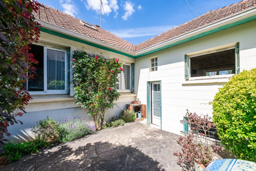 Giardino - House with Aménagés Combles in Massy