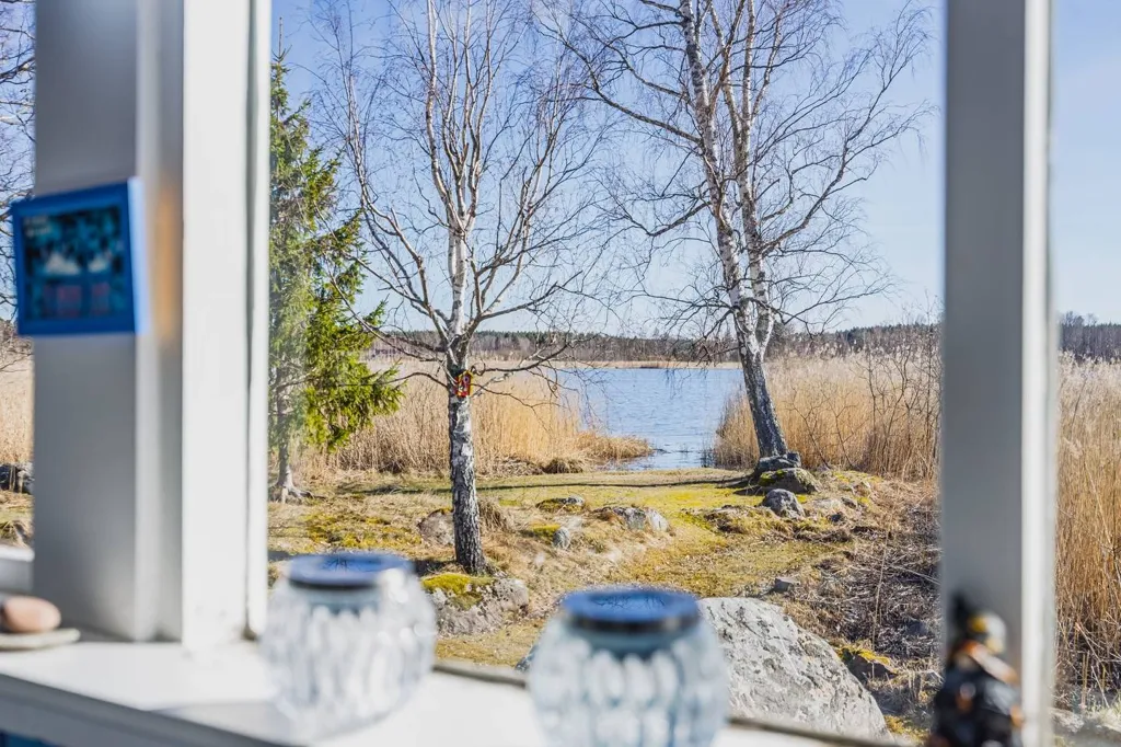 Rooms - Cottage with Private Beachfront near Gävle