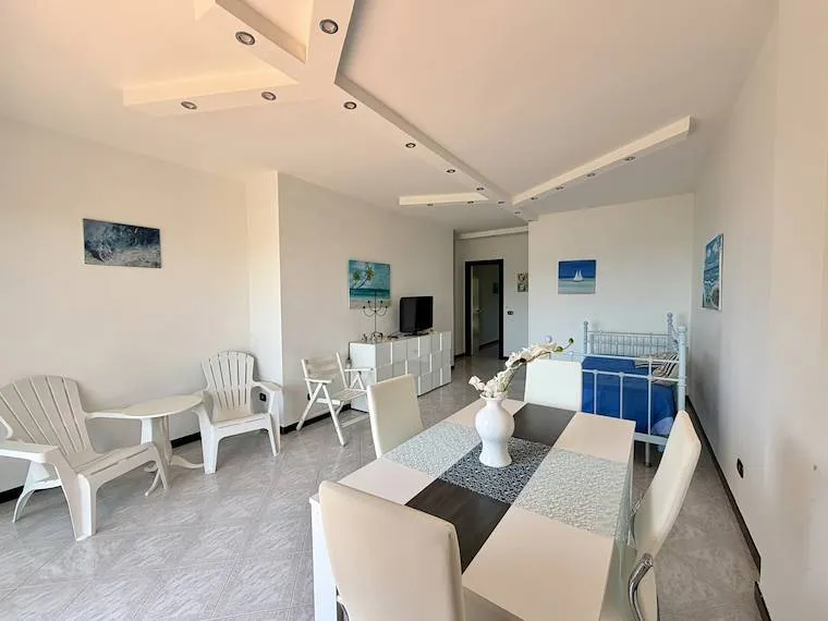 Dining Room - 3-Bedroom Apartment with Terrace in Gaeta