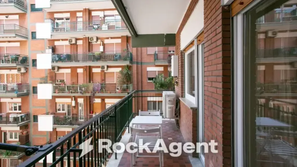 Rõdu - Ristruttured Apartment with Balcony in Rome
