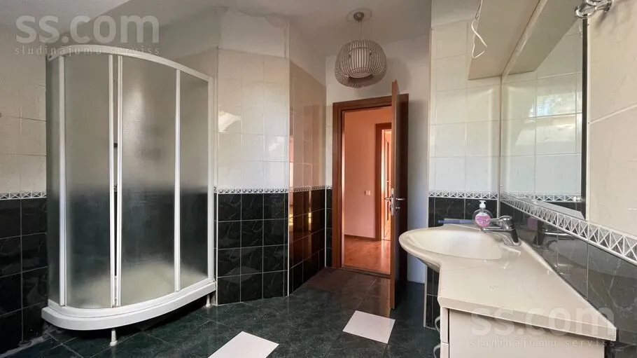 Salles de bain - Apartment with Garden in Bieriņi, Riga