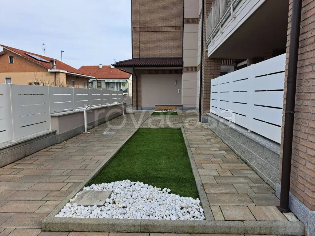 Jardin - Modernised 2-Bed Flat with Terrace in Rivalta di Torino