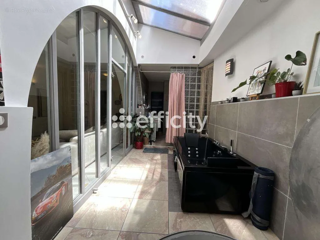 Vannitoad - Atypical 4-Piece Apartment in Privas Centre